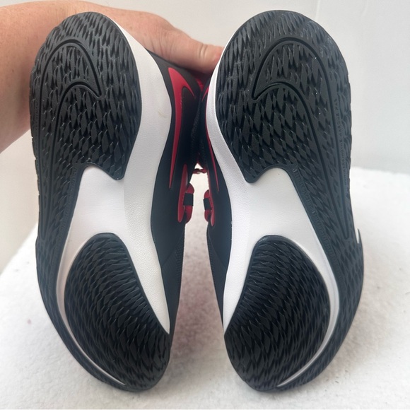 Boys Size 4 Nike Shoes - Picture 7 of 9